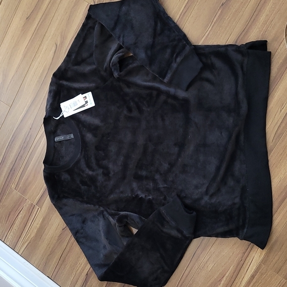 Nwt GAIAM ultra soft plush velour pullover - Picture 1 of 3